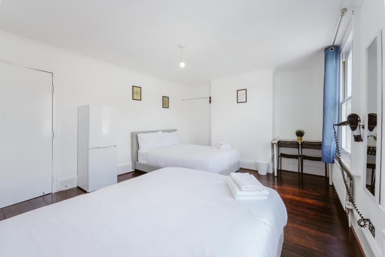 Great In Stepney Station - 12 Londra